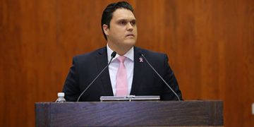 Líder de Congreso en Tamaulipas recibe más 42 millones en contratos públicos a través de empresa familiarático