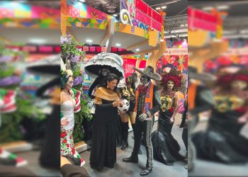 Pero nada. Al Gobierno de la Ciudad de México le interesó tan poco la difusión mundialista en la Fitur, que no consiguió patrocinadores –salvo un balón autografiado que llevaron– o aportó recursos presupuestarios para presentar atracciones especiales mundialistas. FOTO:  Especial
