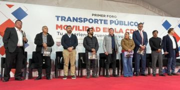 Gracias a los foros sobre la movilidad en la Ciudad de México, que organizan y llevan a cabo conjuntamente el Gobierno capitalino y el Congreso local, se podrá enriquecer el Proyecto del Plan General de Desarrollo de esta metrópoli 2025-204 en dicho rubro, ya que serán incluidas las opiniones de la sociedad civil y todos los sectores, manifestó la diputada Xóchitl Bravo Espinosa. FOTOS: Especial