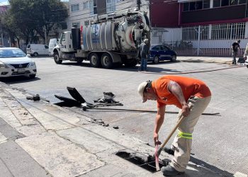 Con el firme compromiso de conservar calles seguras, funcionales y con una imagen urbana digna, el gobierno de la alcaldía Benito Juárez, encabezado por el alcalde Luis Mendoza, llevó a cabo una mega jornada de Servicios Urbanos en la colonia Ciudad de los Deportes.