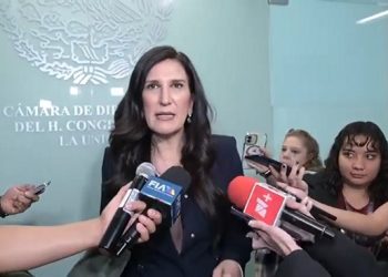 López Rabadán sostuvo que el Tribunal Electoral y el INE deben mantenerse libres de presiones políticas, pues son pilares de la vida democrática. Aseguró que la reforma electoral será un punto de quiebre que definirá si México quiere fortalecer su democracia o retroceder. FOTO: Especial