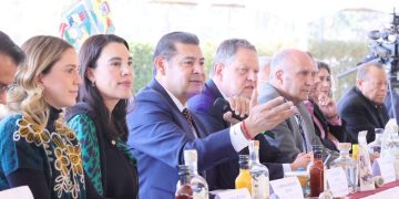 En su mensaje, el gobernador Alejandro Armenta Mier, subrayó que su administración está convencida de que con estos vuelos Puebla se convierte en un punto de conexión que permite acercarse a los migrantes de Nueva York, Los Ángeles y Houston, de cara a la nueva realidad económica y al Mundial 2026.