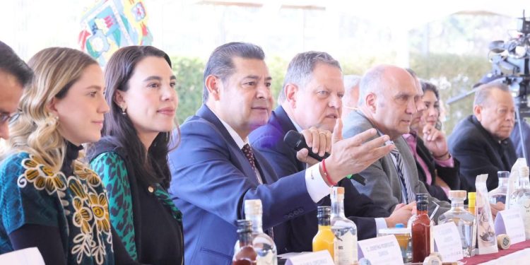 En su mensaje, el gobernador Alejandro Armenta Mier, subrayó que su administración está convencida de que con estos vuelos Puebla se convierte en un punto de conexión que permite acercarse a los migrantes de Nueva York, Los Ángeles y Houston, de cara a la nueva realidad económica y al Mundial 2026.