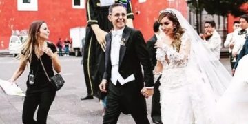 Han pasado más de siete años y todavía no falta quien hable del supuesto pleito de Andrés Manuel López Obrador con César Yáñez Centeno Cabrera. Lo dan como un hecho, por dos razones, porque César rechazó el ofrecimiento de Andrés Manuel para hacerse cargo de la comunicación presidencial y por el ruido mediático de la difusión y gasto de su boda en Puebla con Dulce María Silva Hernández. (Tomada del Instagram de marissa_mena )