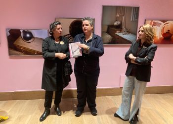 Fundación Casa de México en España presentó este jueves la exposición Adorado Barragán del dúo de artistas mexicanas Lake Verea. Se trata de una exposición de 12 fotografías de la casa estudio Luis Barragán, considerada patrimonio mundial por la UNESCO desde el año 2004. FOTOS: Especial