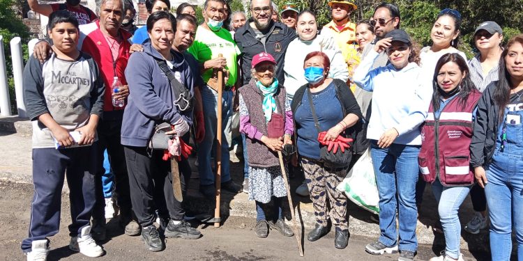 La Alcaldía La Magdalena Contreras llevó a cabo la Jornada de Limpieza de la Barranca Anzaldo, la cual arrancó esta mañana en la colonia El Ocotal, con la participación de autoridades, comuneras y comuneros, así como vecinas y vecinos comprometidos con el cuidado del entorno.