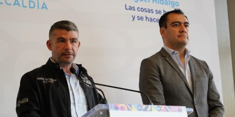 En la disputa por la candidatura del PAN a la codiciada Alcaldía Miguel Hidalgo ya hay una definición importante: la diputada Laura Álvarez no va, y está pendiente que la dirigencia panista decida si van con candidata o candidato. FOTO: Especial - Mauricio Tabe con César Garrido.