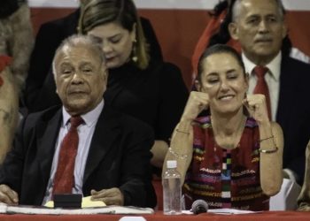 Aunque pareciera que su postura es en contra de la presidenta Claudia Sheinbaum, el PT en realidad parece estar defendiendo a la mandataria, al negarse aprobar la reforma constitucional que permitiría celebrar la consulta de revocación de mandato de manera concurrente con las elecciones federales de 2027. FOTO: Cuartoscuro