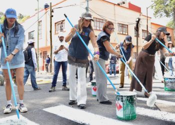 “Hasta que vemos a alguien que trabaja”, señalaron vecinos al expresar su apoyo a la alcaldesa durante un recorrido en la colonia Vista Alegre.