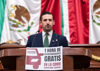 Con el respaldo de un buen grupo de legisladores de Morena, PRD y PVEM, el diputado Pedro Haces Lago presentó una iniciativa para que los estacionamientos de establecimientos mercantiles otorguen gratuidad en la primera hora de estacionamiento, si es que se hizo alguna compra o consumo. FOTO: Especial