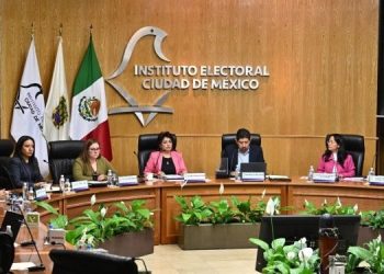 Tal parece que cuatro de los siete consejeros del Instituto Electoral de la Ciudad de México (IECM) gustan de los juegos de azar y por eso compraron boleto para la tómbola, a ver si hacen la chica y salen premiados con el nombramiento de consejeros del INE. FOTO: Especial