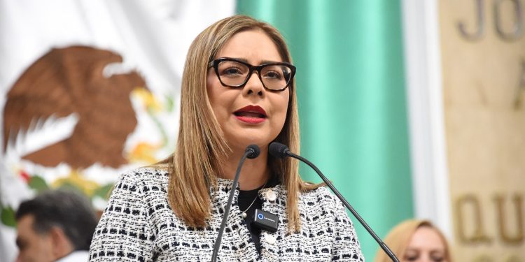 Ruiz Aguilar señaló que garantizar un ambiente seguro y respetuoso en las escuelas, permite que el personal docente ejerza su labor con libertad, creatividad y compromiso, lo que impacta de forma directa en el bienestar y desempeño del alumnado. FOTO: Especial