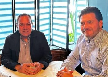 El presidente enterrador del PRD nacional, Jesús Zambrano, y el diputado federal de Morena, Víctor Hugo Lobo andan muy preocupados, pues nos dicen que pronto podrían enfrentar procesos por presuntas irregularidades que ha detectado la Auditoría Superior de la Ciudad de México (ASCDMX) a los gastos del PRD en la capital, entre 2022 y 2024. FOTO: Especial