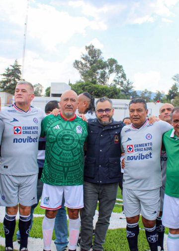 Fernando Mercado resaltó el valor del encuentro deportivo como reflejo de la tradición futbolística local: “Aquí se reúnen la experiencia, el talento y la historia; este partido representa lo mejor de nuestro fútbol y de nuestra gente”. FOTO: Especial