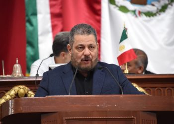 En ese contexto, señaló que millones de personas que dependen del transporte público y se ven obligadas a caminar diariamente por las calles, son más susceptibles a sufrir riesgos en su salud a consecuencia de la falta de protección térmica. FOTO: Especial