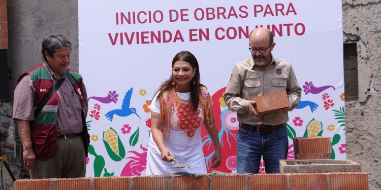 Con eso se reafirma como un gobierno de carácter social y busca saldar una deuda histórica de la izquierda con los capitalinos, un pendiente que lleva arrastrándose 30 años: el derecho a la vivienda