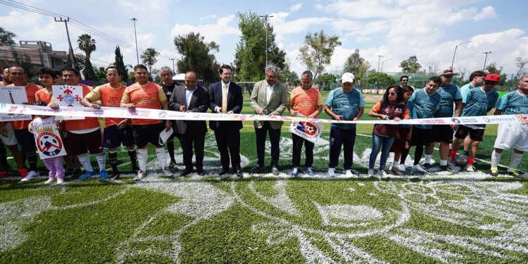 El Gobierno de la CDMX invierte 305 millones de pesos para rehabilitar 500 canchas y consolidar a la metrópoli como la Capital Deportiva de cara al Mundial 2026.