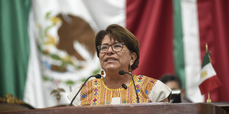 La diputada local de Morena, Martha Ávila, celebró la aprobación de la reforma Constitucional que va a impedir que un gobierno extranjero pueda intervenir en los procesos electorales de México y altere la voluntad popular. FOTO: Especial