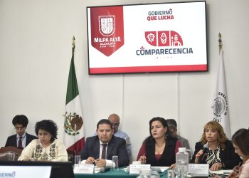 Óscar V. Machado / CDMX Magacín Al comparecer ante las comisiones unidas de Alcaldías y Límites Territoriales, y de Administración Pública Local del Congreso de la Ciudad de México, el Alcalde de Milpa Alta, José Octavio Rivero Villaseñor, planteó realizar una reunión de los 16 alcaldes y alcaldesas con esta soberanía capitalina para analizar el presupuesto que se destinan cada año a las demarcaciones. Argumento que en el caso de Milpa Alta los recursos no son suficientes para atender las demandas de los más de 160 mil habitantes que viven en esta jurisdicción del sur de la capital del país, a pesar de que en los últimos 2 años se ha incrementado 150 millones de pesos por año, estos incrementos se van para cubrir el déficit de la alcaldía, del capítulo 1000 principalmente, que corresponde a los salarios, más la inflación. “Del año 2025 yo calculo que nos quedó como 1.5, 2% de presupuesto real para canalizar hacia la ciudadanía. En mi caso particular, nosotros necesitamos al menos un aumento de 10% en el presupuesto anual”. Ante eso, en el Salón Herberto Castillo del recinto parlamentario capitalino, el edil propuso realizar una reunión de los 16 alcaldes con los diputados para analizar cuánto es lo qué se va a gastar al año, tomando en cuenta la inflación que se aumenta en salarios, “a partir de eso, que nos puedan dar un planteamiento de un aumento real para que nosotros podamos tener mejores programas, podamos aumentar obra pública, mas recursos a otras partidas para incrementar el nivel de vida de las personas”. En su comparecencia, Rivero Villaseñor recalcó que su gobierno ha reducido la inseguridad en 18%, porque se han incrementado diversas acciones como la adquisición de 3 patrullas pick up, 20 motopatrullas, la implementación del programa “Barrio alerta” con el cual se han concretado 251 asambleas vecinales, se construyeron 3 casetas de vigilancia en 3 de los 12 pueblos originarios. Añadió que su gobierno construyó un centro de monitoreo con capacidad para 1,200 cámaras, “ya se colocaron 300 y este año instaremos 450, lo que ha permitido ser la alcaldía con mayor respuesta en detención de delincuentes, pues de cada 2 delitos, en uno se detiene al responsable”. Añadió que se destinaron 40 millones de pesos para rehabilitar 7 plazas púbicas, así como para construir un parque ecoturístico en San Juan Tepenahuac, además se canalizaron 12 millones de pesos para rehabilitar los caminos rurales y reparar 13 mil baches en toda la demarcación, 8.5 millones para rehabilitar banquetas.   Al destacar que Milpa Alta fue en 2025 la única alcaldía que no padeció inundaciones, Rivero Villaseñor señaló que implementó el programa Operación Desagüe con un presupuesto de 10 millones de pesos, que también usó para dar mantenimiento a 33 barrancas. “También ayudó a esto que adquirimos 5 nuevos camiones de basura”. En Desarrollo social, destacó la puesta en marcha del programa “Bebe Digno”, único en la ciudad y en el país, con la construcción de 10 Bebetecas que benefician a más de 2 mil infantes (de 0 a 10 años) con actividades como estimulación y aprendizaje de habilidades cognitivas, sociales y emocionales, incluso se les otorga clases de náhuatl. Este programa recibió el Premio Intercontinental de Alcaldes y Gobernadores, otorgado por el Consejo de Líderes y Empresarios a Nivel Internacional. Añadió que en el año 2025 su gobierno apoyó con 13 mil pesos a productores de nopal con lo cual canalizó 72 millones de pesos y en 2026 estos recursos crecieron a 76 millones de pesos para darles 14 mil pesos, “pero con el apoyo del gobierno capitalino, cada productor recibirá 17 mil pesos”. Rivero Villaseñor destacó la implementación del programa “Protectora de la Salud” que tiene el objetivo de atender a 10 mil milpatenses. En su primera parte cuenta con una clínica que ofrece servicios gratuitos de medicina general, odontología, laboratorio clínico, servicios de optometría. Apuntó que con el esquema “Alimento digno” en 2025 se beneficiaron a 13,500 personas con la entrega de una despensa, se entregaron 250 apoyos a personas con discapacidad, 400 aparatos auditivos y andaderas. Con miras al Mundial de Futbol 2026, el edil dijo que se buscará aprovechar que el Estadio Azteca se encuentra a 40 minutos de la demarcación, por lo que se rehabitaron diversas centros deportivos, se cuentan con 21 rutas turísticas del mole, nopal, miel, zona verdes, “muy pronto vamos a inaugurar el Museo de la Comida de Milpa Alta, tenemos el programa “Milpa Cultura” que se despliega en los 12 pueblos de la demarcación con actividades musicales, artísticas y de desarrollo como Yoga en el bosque o serenidad verde. Durante la comparecencia participaron las diputadas Elizabeth Mateos Hernández, presidenta de la Comisión de Administración Pública Local, Ileana Sánchez Chávez, presidenta de la Comisión de Alcaldías y Límites Territoriales, así como las legisladoras Leticia Haro Jiménez, Tania Larios Pérez, Luisa Ledezma Alpízar, Diana Barragán Sánchez, Yolanda García Ortega, así como el diputado Federico Chávez Semerena.