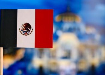 Atentos al próximo pitazo inaugural entre México y Sudáfrica en el Estadio Azteca, el Mundial de Fútbol 2026 se perfila como el evento económico más significativo para México en los últimos años por lo que las Pymes deben capitalizarse para poder atender a los turistas tanto locales como extranjeros de manera óptima. IMAGEN: Especial