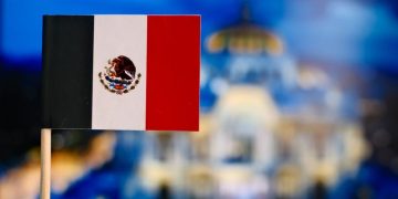 Atentos al próximo pitazo inaugural entre México y Sudáfrica en el Estadio Azteca, el Mundial de Fútbol 2026 se perfila como el evento económico más significativo para México en los últimos años por lo que las Pymes deben capitalizarse para poder atender a los turistas tanto locales como extranjeros de manera óptima. IMAGEN: Especial